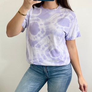 Light purple white tie dye t-shirt